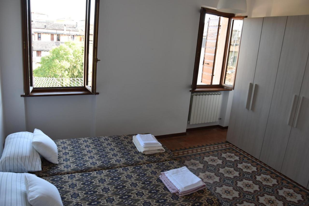 Acomodação com café da manhã  In Center Verona